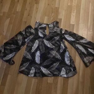 MuMu feather cold shoulder tunic